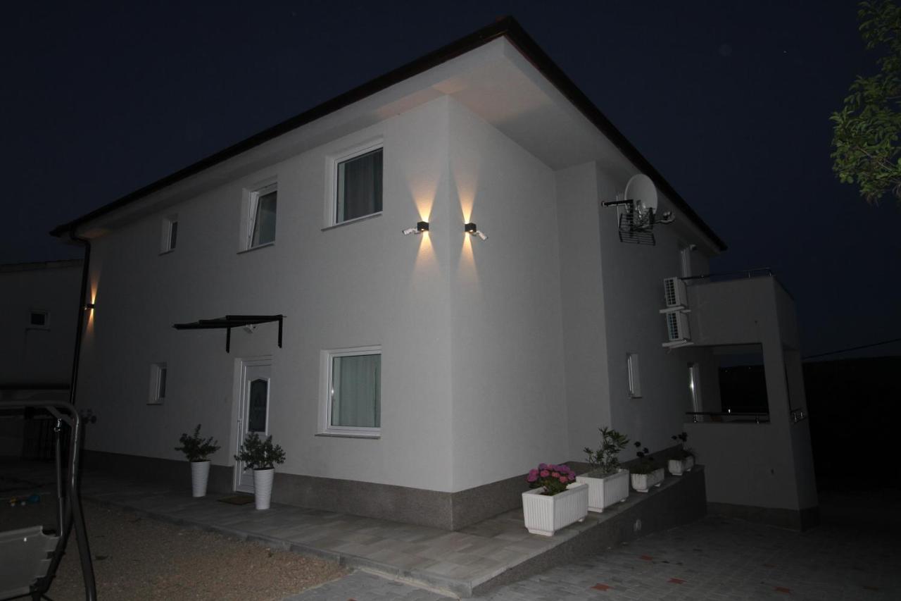 Apartments Klaudija Čižići Extérieur photo