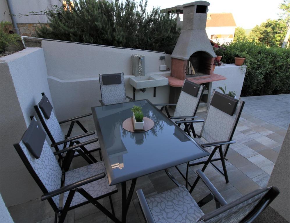 Apartments Klaudija Čižići Extérieur photo