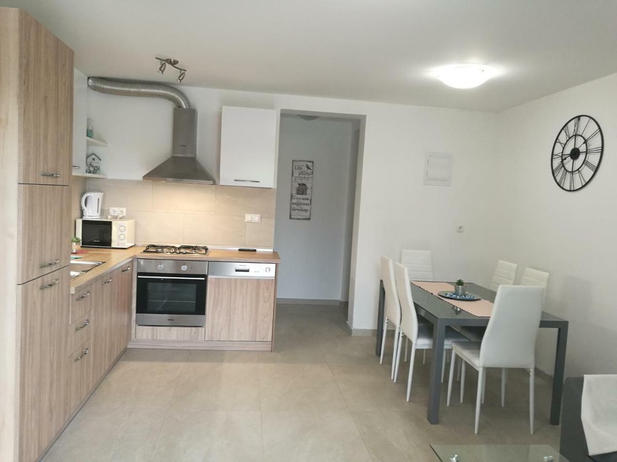 Apartments Klaudija Čižići Extérieur photo