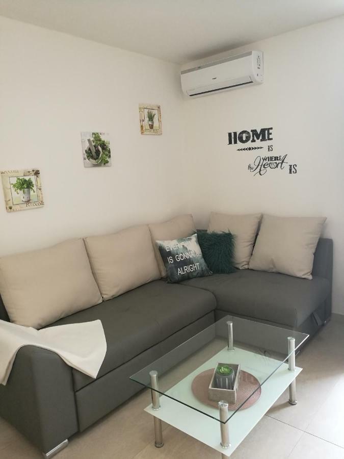 Apartments Klaudija Čižići Extérieur photo